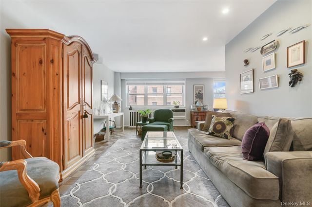 33 Barker Avenue 7B, White Plains, NY 10601