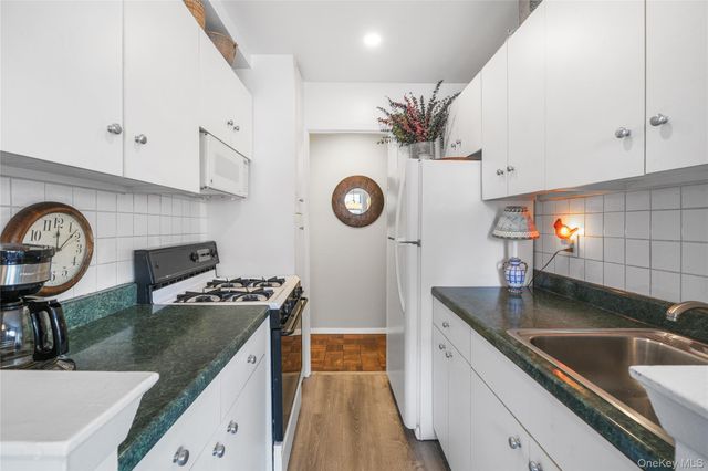 33 Barker Avenue 7B, White Plains, NY 10601