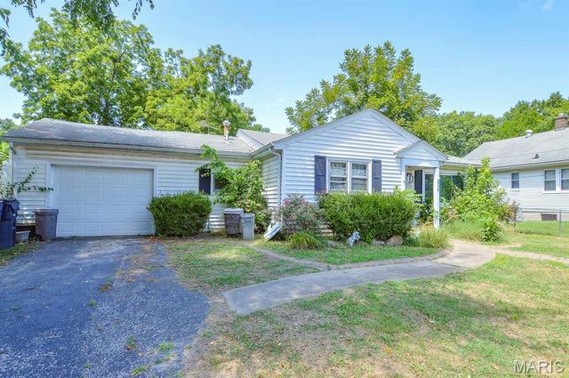 639 Royal Heights Road, Belleville, IL 62226