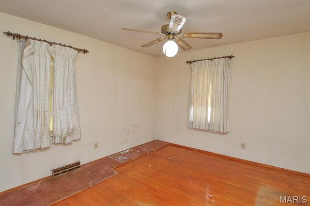 639 Royal Heights Road, Belleville, IL 62226