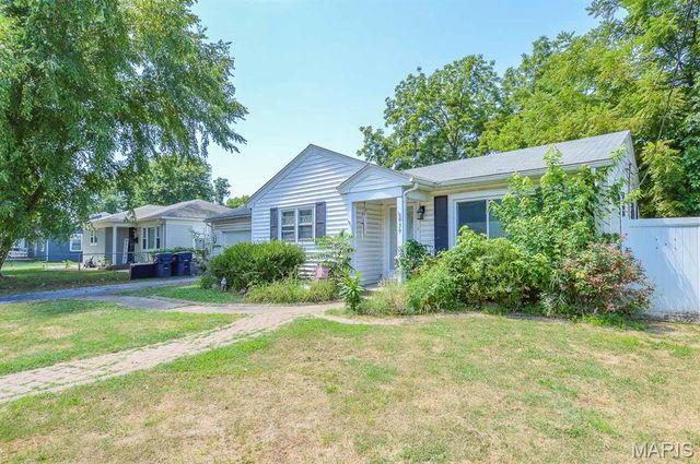 639 Royal Heights Road, Belleville, IL 62226