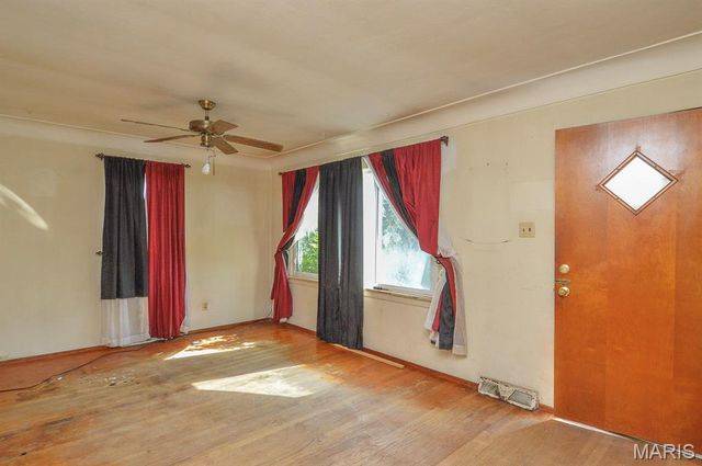 639 Royal Heights Road, Belleville, IL 62226