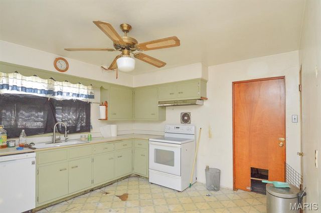 639 Royal Heights Road, Belleville, IL 62226