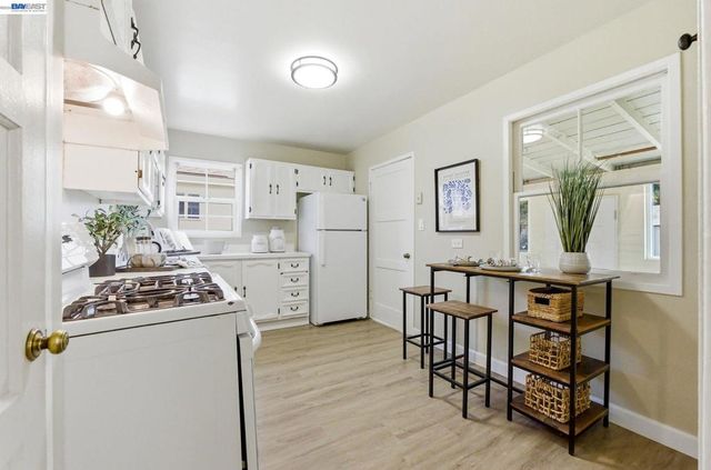 16035 Via Descanso, San Lorenzo, CA 94580