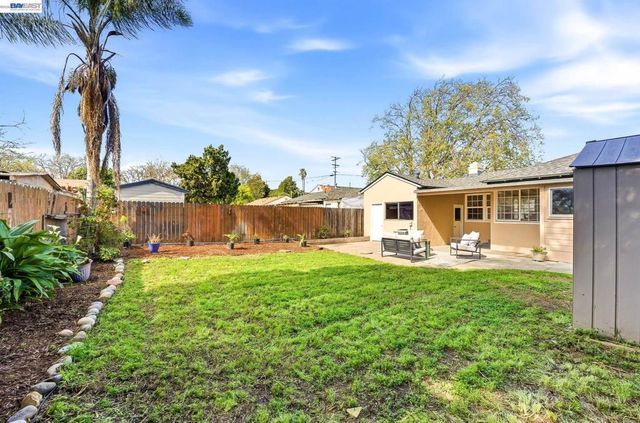 16035 Via Descanso, San Lorenzo, CA 94580