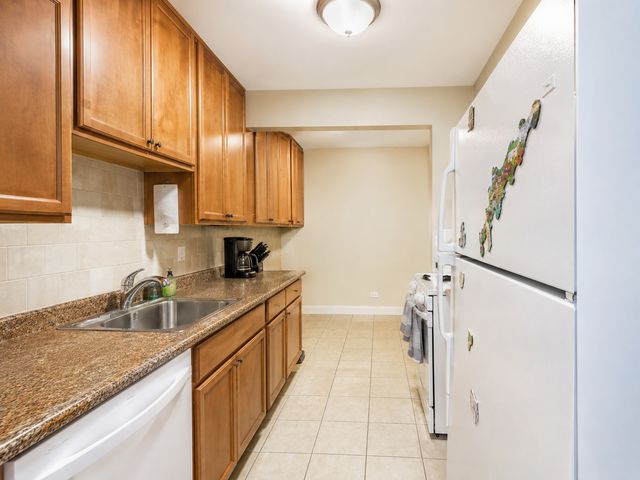 8 Oak Creek Drive 3803, Buffalo Grove, IL 60089