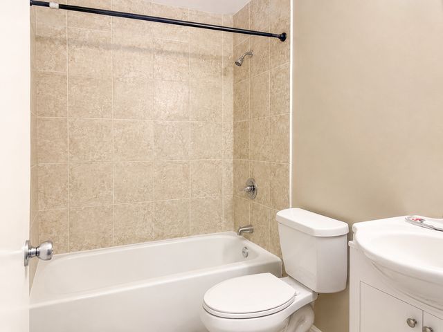 8 Oak Creek Drive 3803, Buffalo Grove, IL 60089