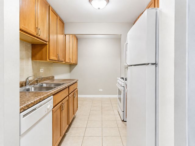 8 Oak Creek Drive 3803, Buffalo Grove, IL 60089