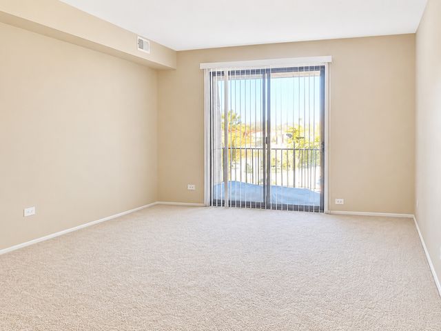 8 Oak Creek Drive 3803, Buffalo Grove, IL 60089