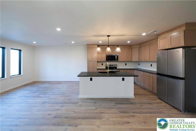 111 Main Street, Glendon Boro, PA 18042