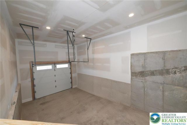 111 Main Street, Glendon Boro, PA 18042