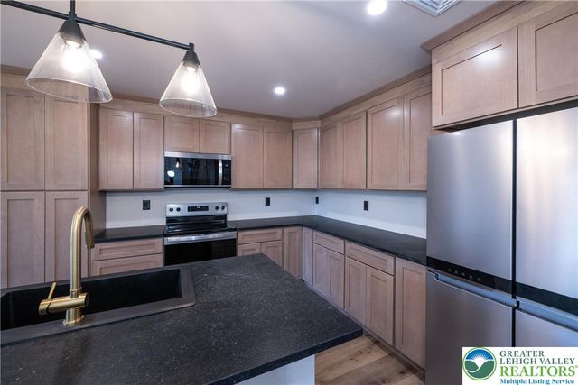 111 Main Street, Glendon Boro, PA 18042