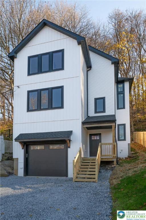 111 Main Street, Glendon Boro, PA 18042