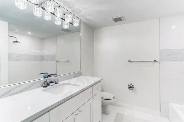 5001 Woodway Drive 1405, Houston, TX 77056