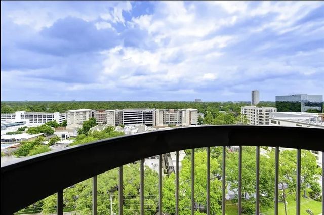 5001 Woodway Drive 1405, Houston, TX 77056