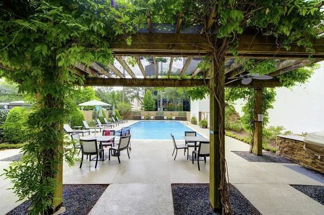 5001 Woodway Drive 1405, Houston, TX 77056