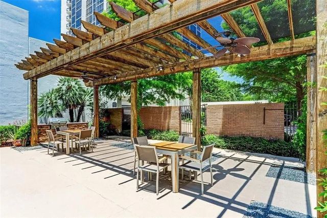 5001 Woodway Drive 1405, Houston, TX 77056