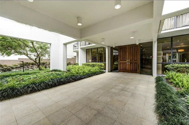 5001 Woodway Drive 1405, Houston, TX 77056