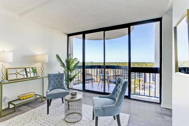 5001 Woodway Drive 1405, Houston, TX 77056