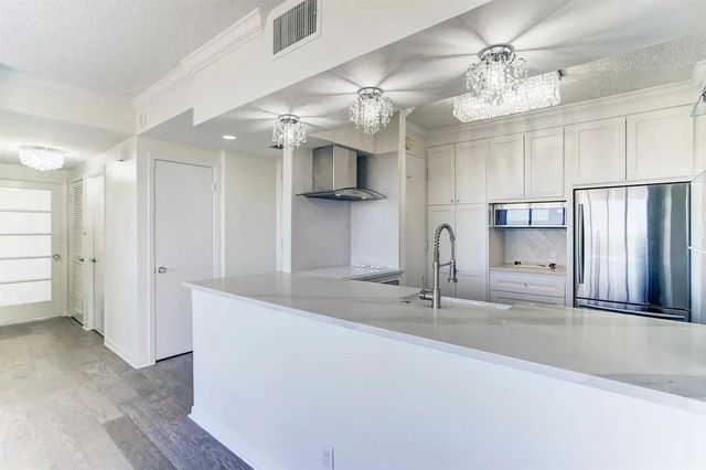 5001 Woodway Drive 1405, Houston, TX 77056