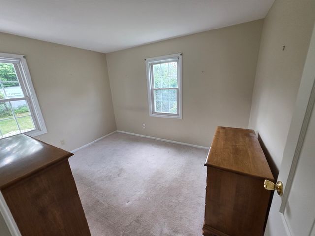 36 Ridgewood Rd, New Bedford, MA 02745