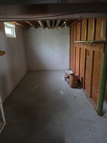 36 Ridgewood Rd, New Bedford, MA 02745