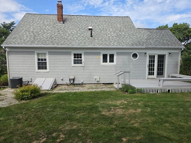 36 Ridgewood Rd, New Bedford, MA 02745