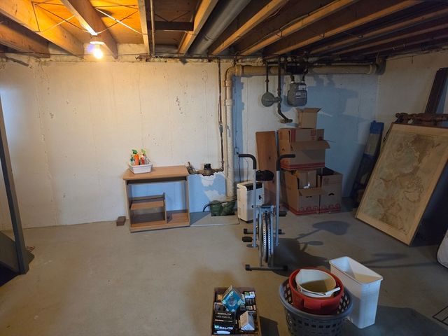 36 Ridgewood Rd, New Bedford, MA 02745