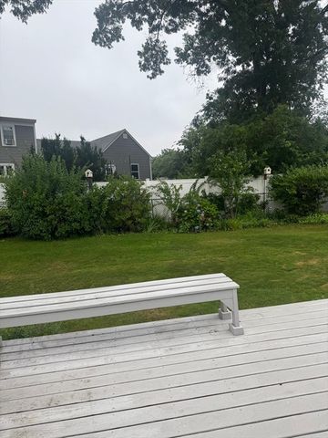 36 Ridgewood Rd, New Bedford, MA 02745