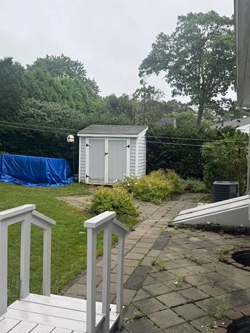 36 Ridgewood Rd, New Bedford, MA 02745