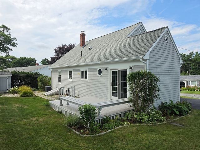 36 Ridgewood Rd, New Bedford, MA 02745