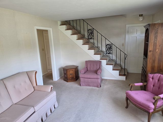 36 Ridgewood Rd, New Bedford, MA 02745