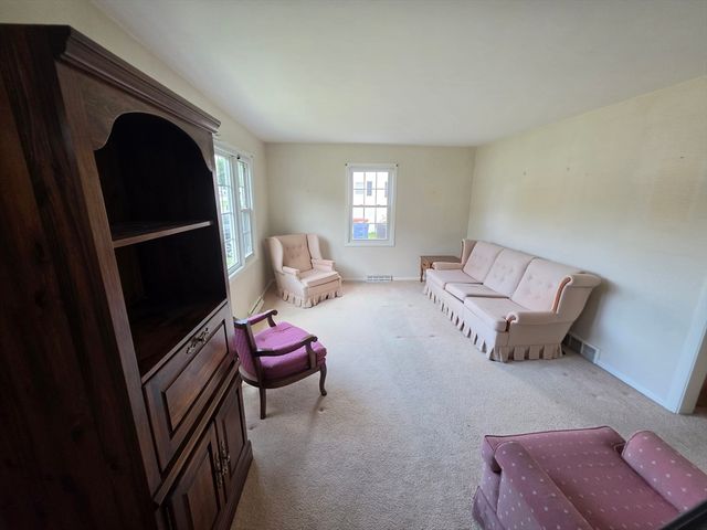 36 Ridgewood Rd, New Bedford, MA 02745