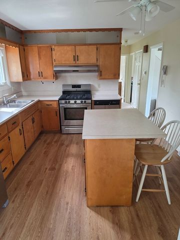 36 Ridgewood Rd, New Bedford, MA 02745