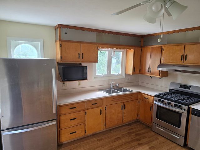 36 Ridgewood Rd, New Bedford, MA 02745