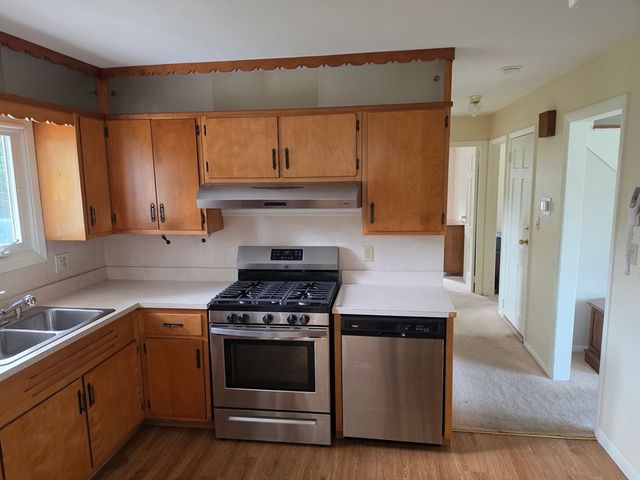 36 Ridgewood Rd, New Bedford, MA 02745