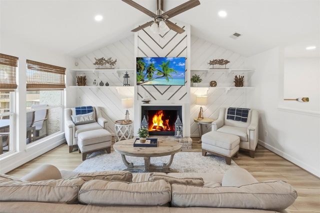 3914 Knollcrest Drive, Montgomery, TX 77356