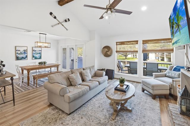 3914 Knollcrest Drive, Montgomery, TX 77356