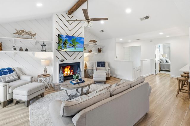 3914 Knollcrest Drive, Montgomery, TX 77356