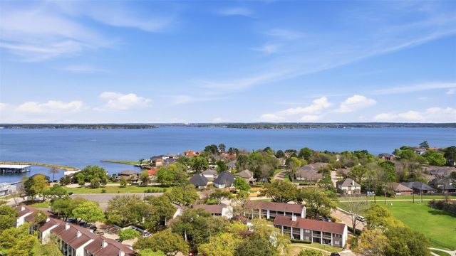 3914 Knollcrest Drive, Montgomery, TX 77356