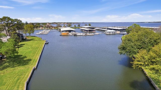 3914 Knollcrest Drive, Montgomery, TX 77356