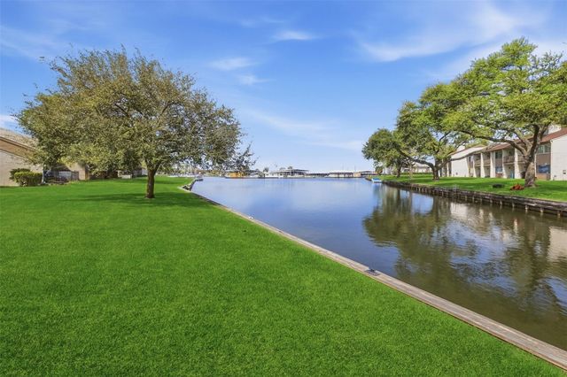 3914 Knollcrest Drive, Montgomery, TX 77356