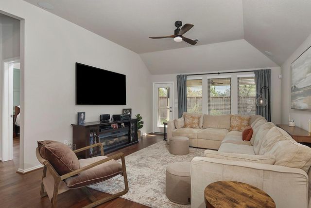 249 Trapper Creek Drive, Conroe, TX 77304