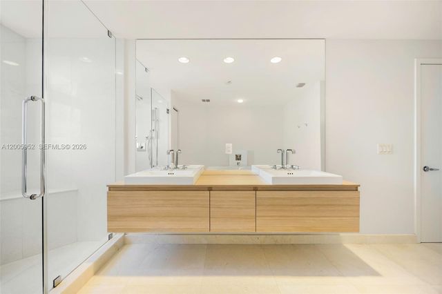 17301 Biscayne Blvd 1704, North Miami Beach, FL 33160