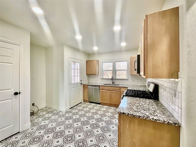 903 SW 5th Avenue SW, Mineral Wells, TX 76067