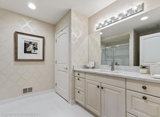 840 Lakeside Drive, Birmingham, MI 48009
