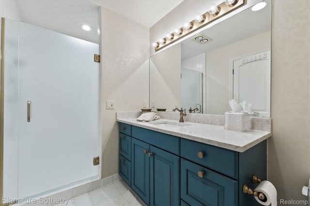 840 Lakeside Drive, Birmingham, MI 48009