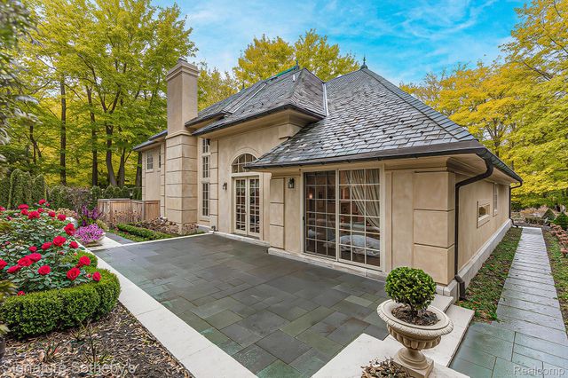 840 Lakeside Drive, Birmingham, MI 48009