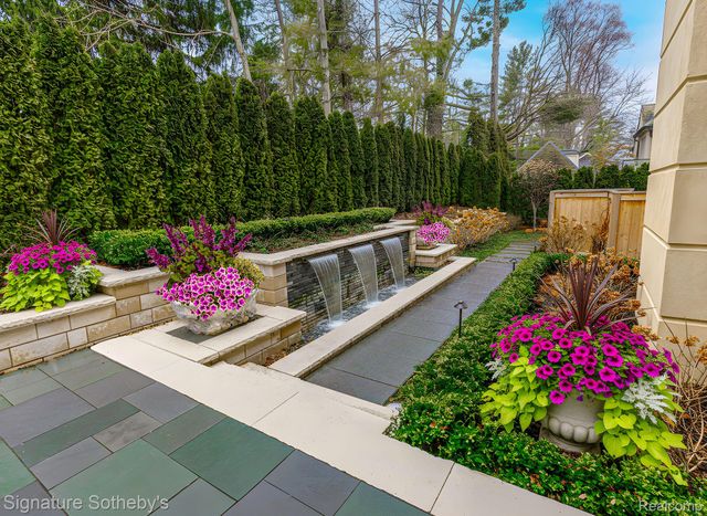 840 Lakeside Drive, Birmingham, MI 48009