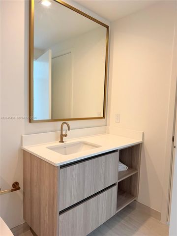 77 SE 5th Street 1915, Miami, FL 33131